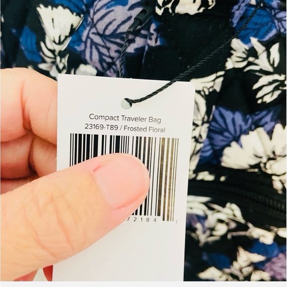 Vera Bradley Compact Traveler Bag
In Frosted Floral (Retired Color) - Picture 9 of 13